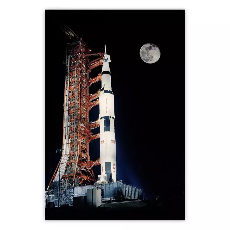 Doel van de Reis - verlichte raket in een dokstation met de maan op de achtergrond