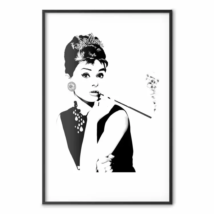 Audrey - zwart-wit portret van een vrouw rokend pijp op een lichte achtergrond