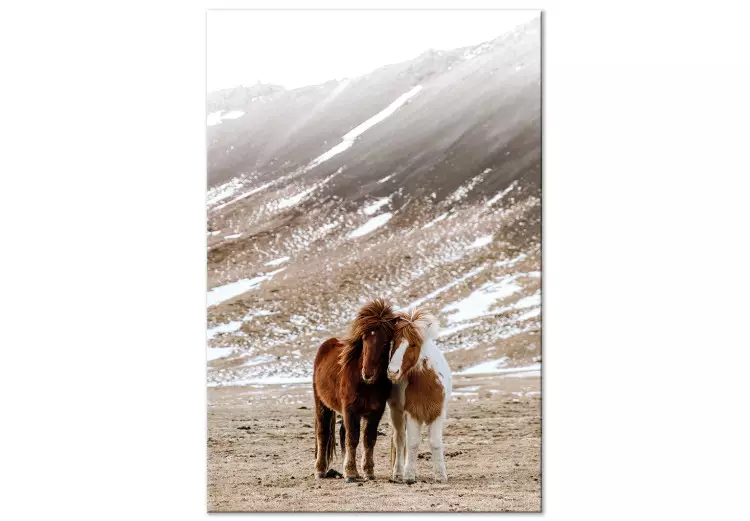 Warme vriendschap (1-delig) verticaal - portret van paarden op een bergachtergrond