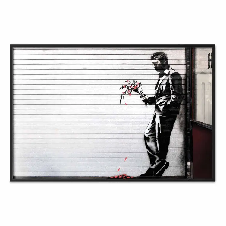 Verliefd - man met bloemen voor een witte poort in de stijl van Banksy