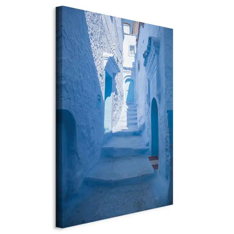 Architectuur van blauw verticaal - Arabische trappen in Marokko