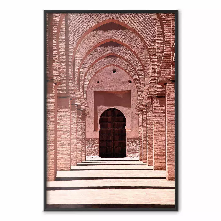 Roze bogen - compositie van architectuur met bakstenen zuilen in Marokko