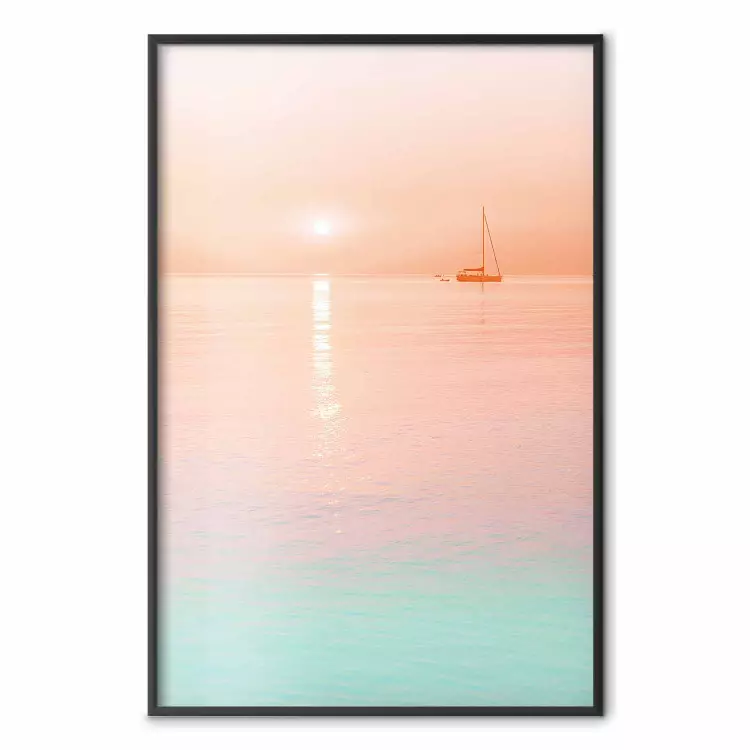 Zomerse zeiltocht - pastel landschap van de zee tegen een achtergrond van een ondergaande zon
