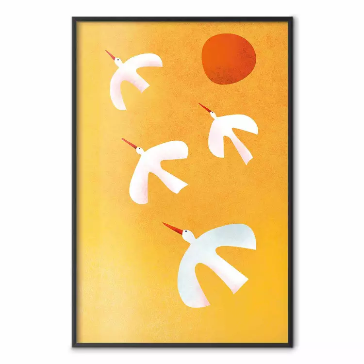Ooievaarsplezier - vier witte vliegende dieren op een achtergrond van gele lucht