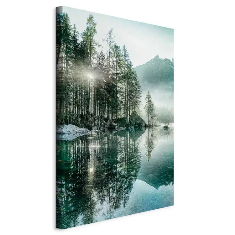 Ochtend aan het meer verticaal - landschap van berglandschap