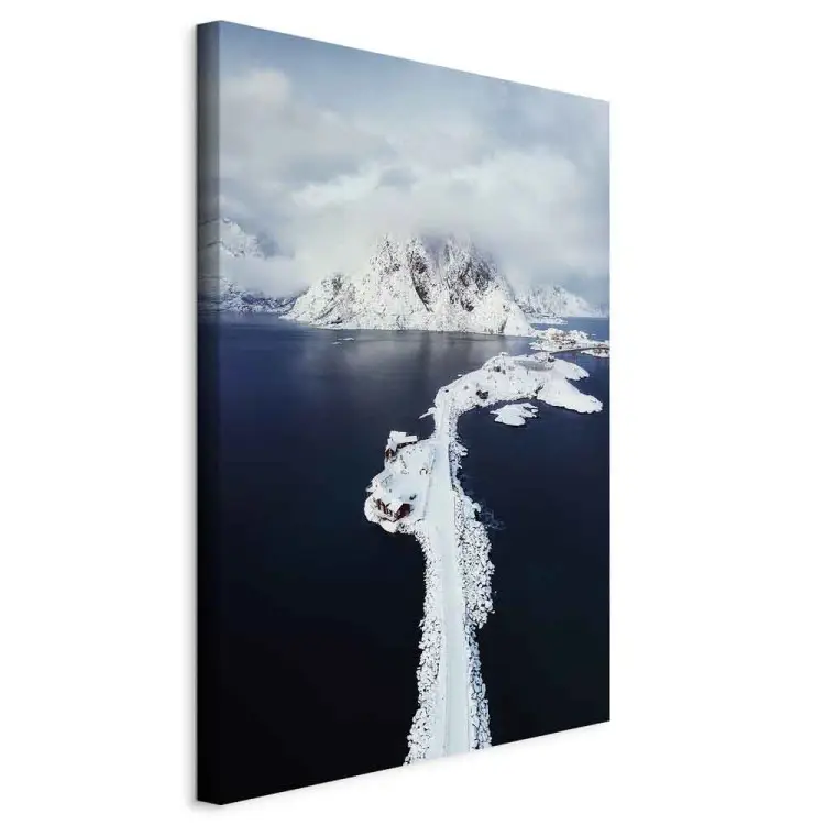 Stille haven verticaal - water en wolken in winterlandschap