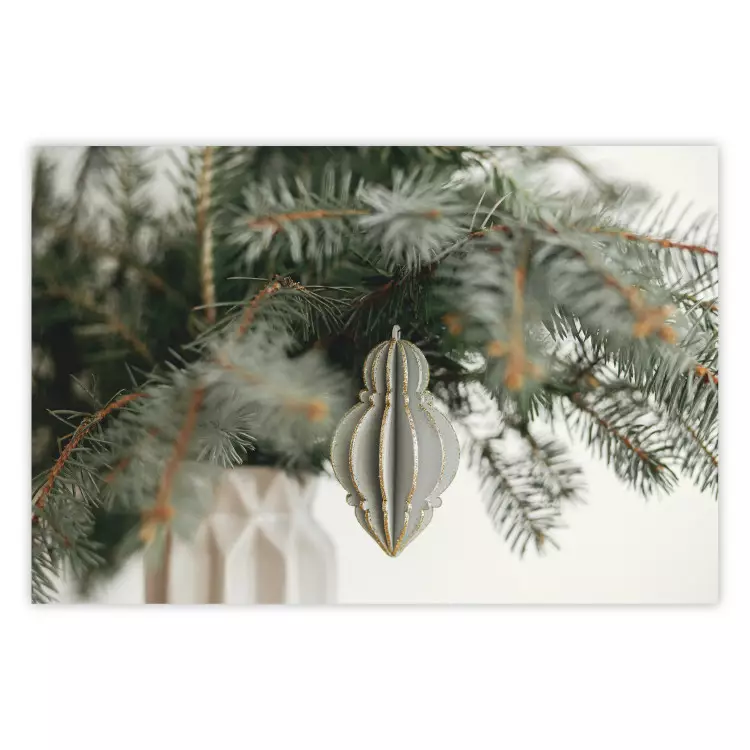 Kerstversiering - papieren ornament opgehangen aan takjes